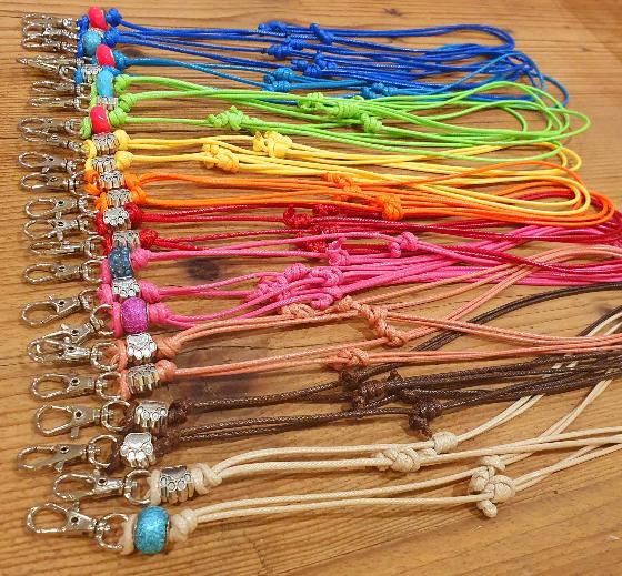 LACCETTO DA COLLO CON GANCIO E DECORAZIONE